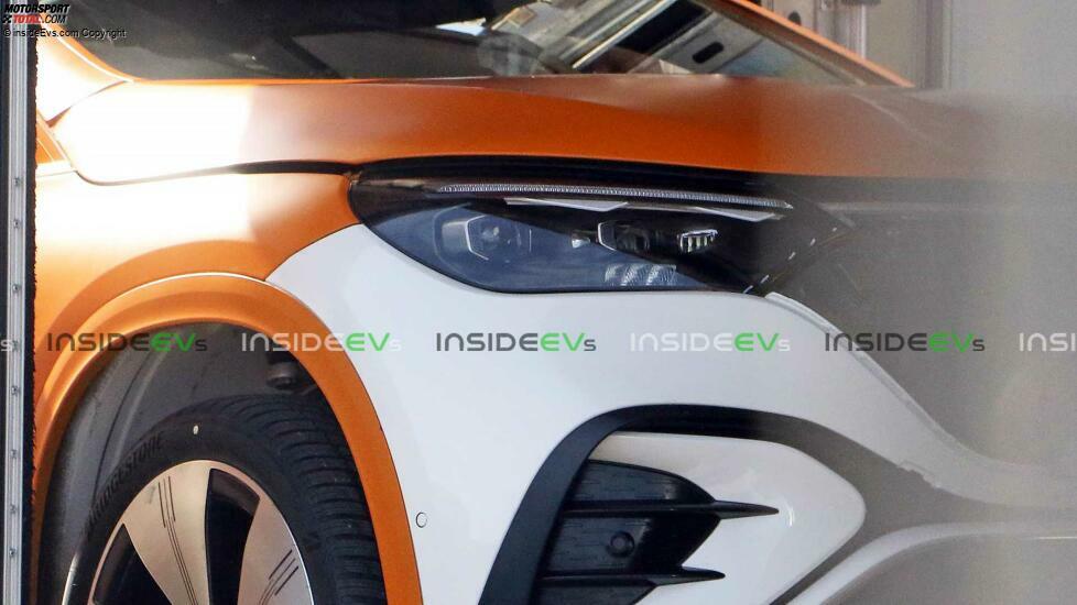 Mercedes EQE SUV als Erlkönig in Orange