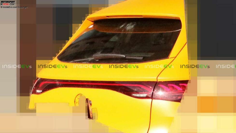 Mercedes EQE SUV als Erlkönig in Orange
