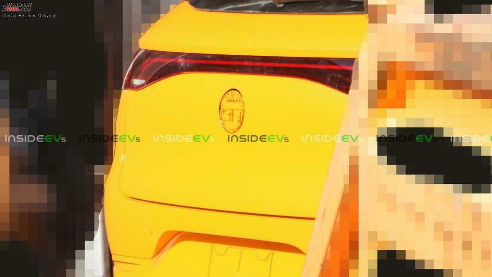 Mercedes EQE SUV als Erlkönig in Orange