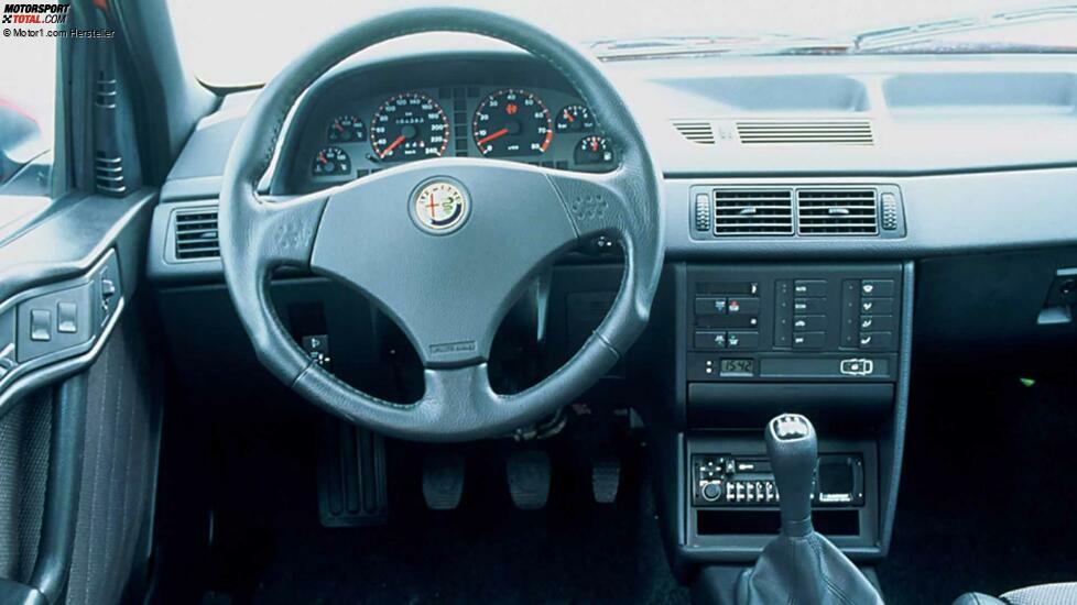 Alfa Romeo 155 (1992-1998)