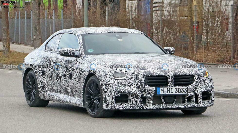 BMW M2 (2023) auf neuen Erlkönigfotos mit M240i