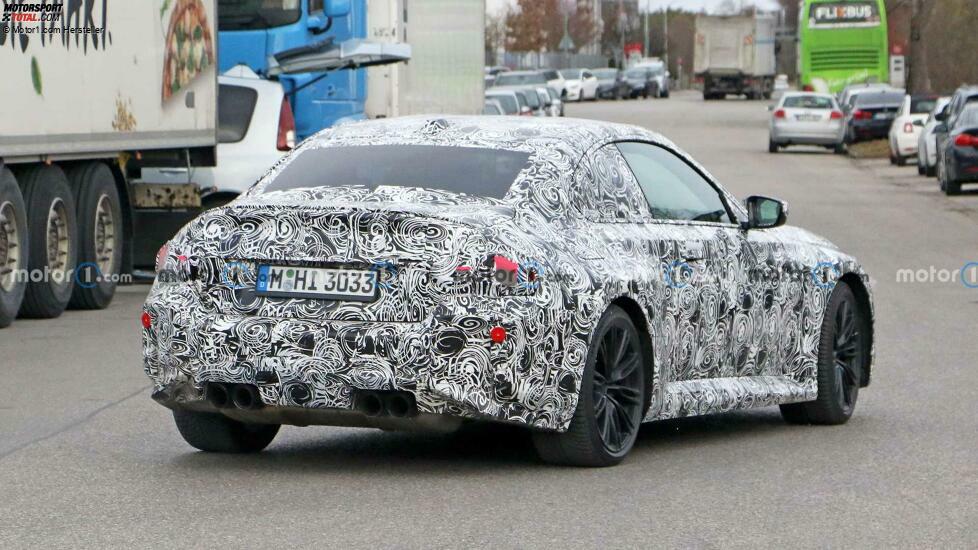 BMW M2 (2023) auf neuen Erlkönigfotos mit M240i