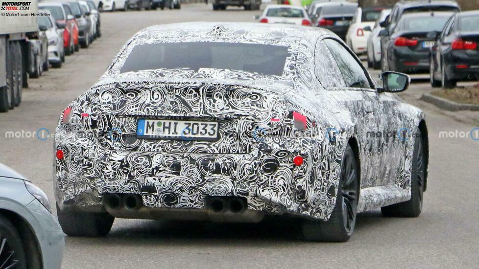 BMW M2 (2023) auf neuen Erlkönigfotos mit M240i