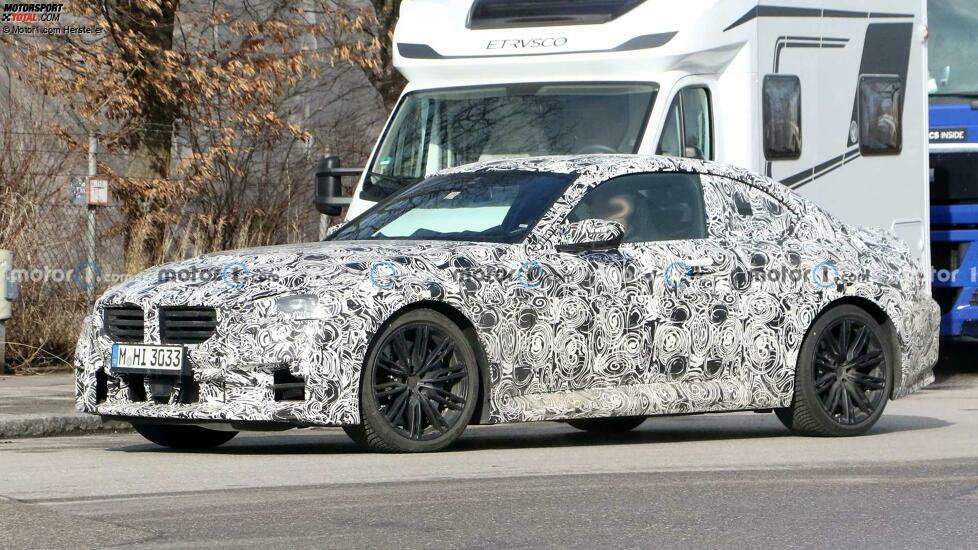BMW M2 (2023) auf neuen Erlkönigfotos mit M240i