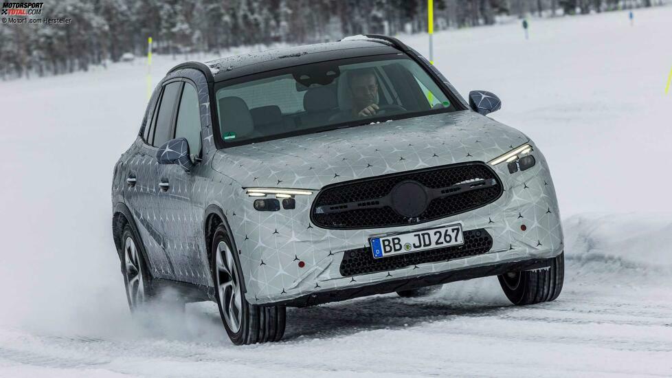 Mercedes GLC (2022) als Prototyp bei der Wintererprobung