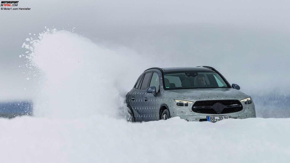 Mercedes GLC (2022) als Prototyp bei der Wintererprobung