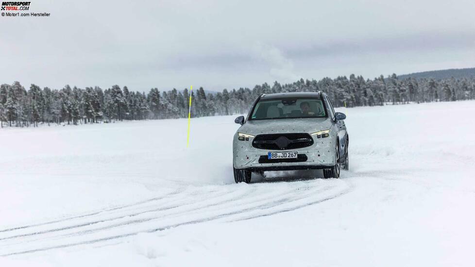 Mercedes GLC (2022) als Prototyp bei der Wintererprobung