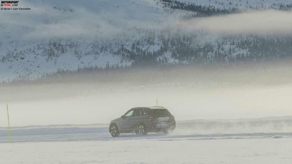 Mercedes GLC (2022) als Prototyp bei der Wintererprobung