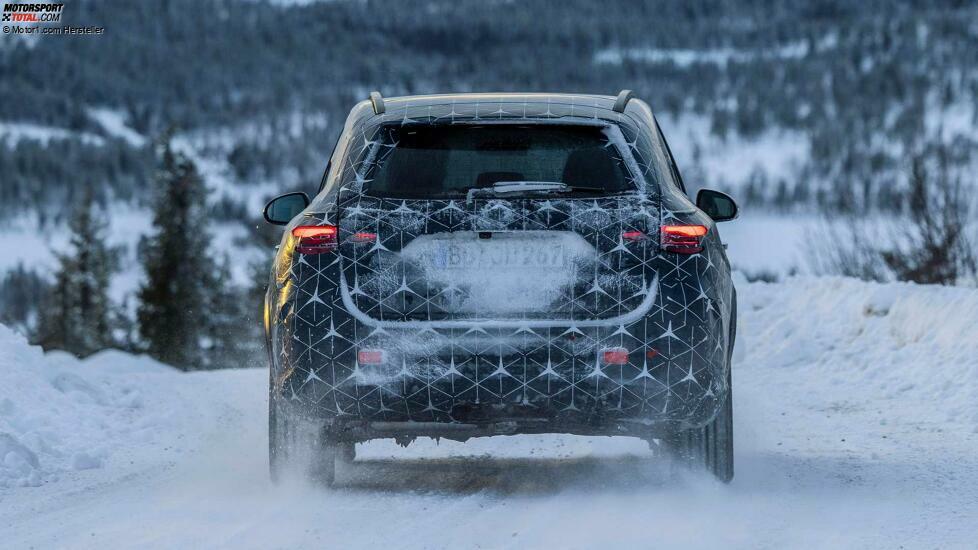 Mercedes GLC (2022) als Prototyp bei der Wintererprobung