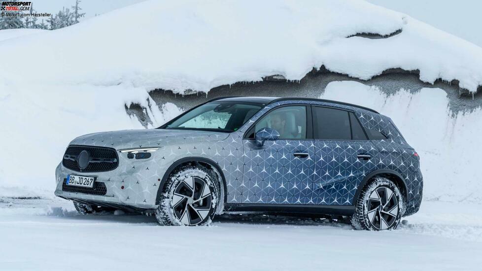 Mercedes GLC (2022) als Prototyp bei der Wintererprobung