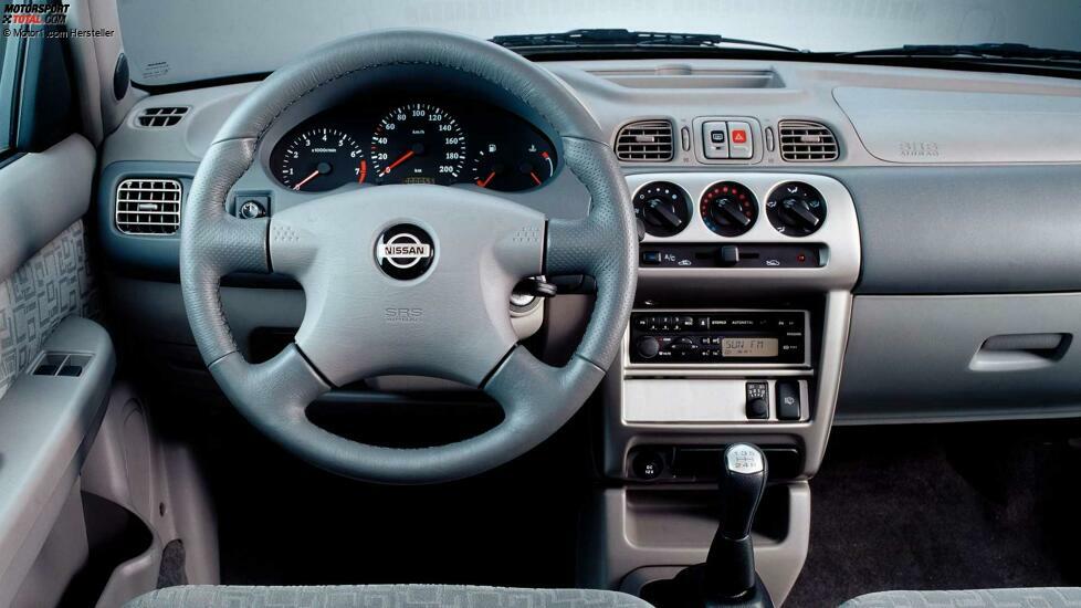 Nissan Micra 5-Türer 1998, Armaturenbrett und Fahrersitz