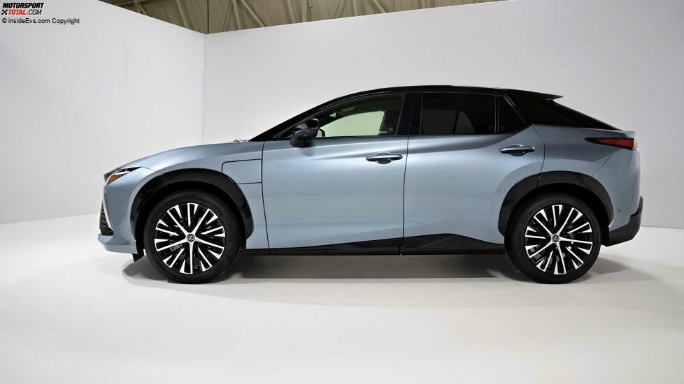 Lexus RZ 450e (2022)
