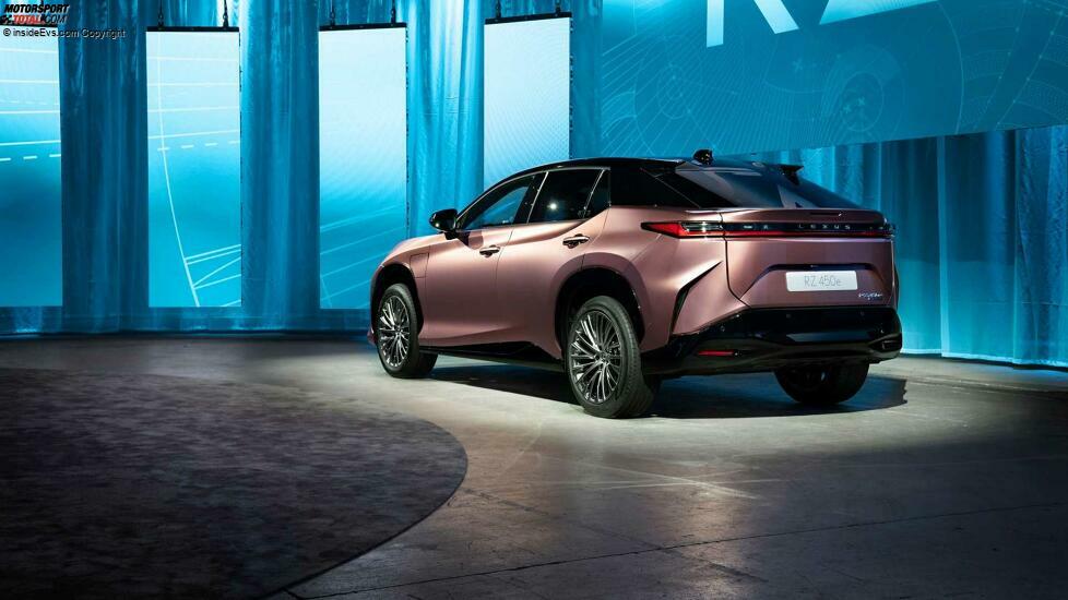 Lexus RZ 450e (2022)