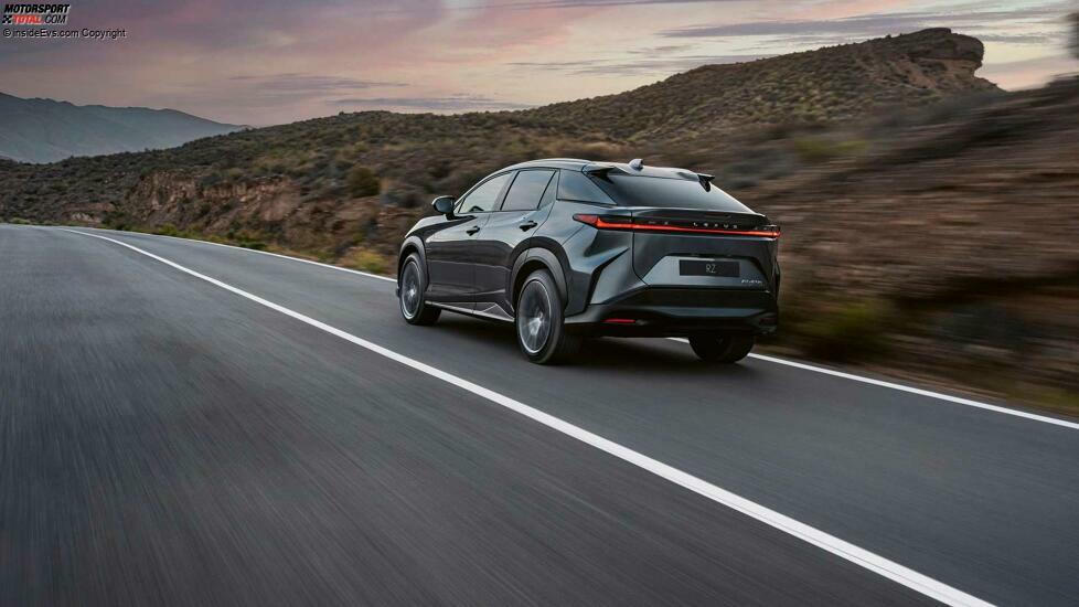 Lexus RZ 450e (2022)