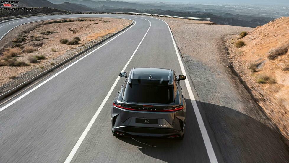 Lexus RZ 450e (2022)
