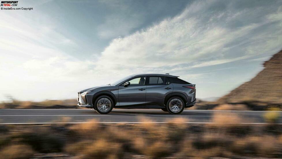 Lexus RZ 450e (2022)