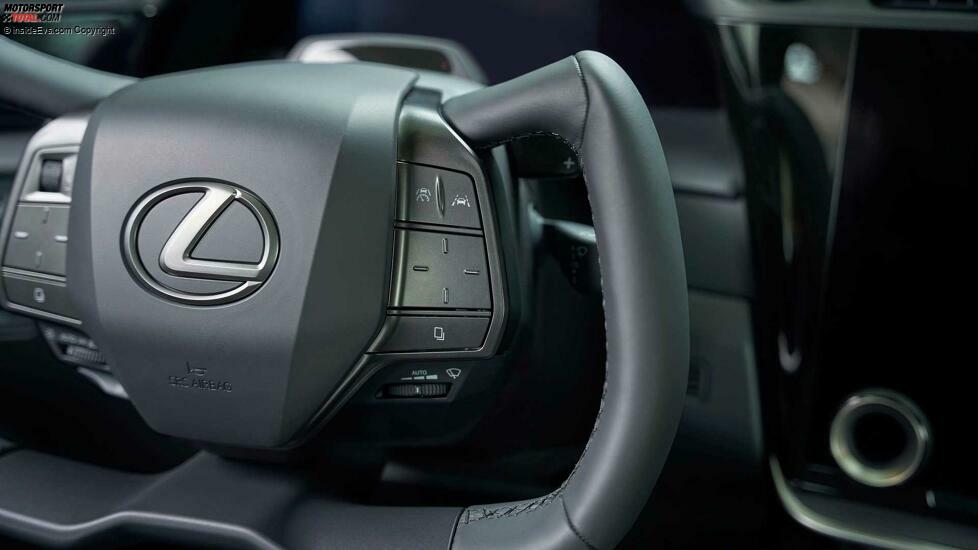 Lexus RZ 450e (2022)