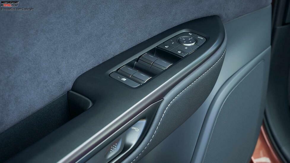 Lexus RZ 450e (2022)