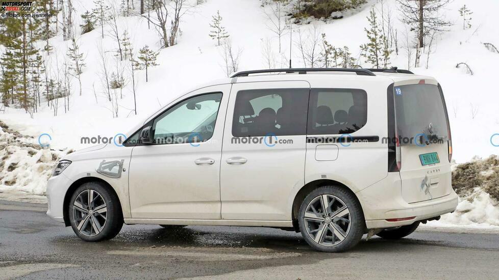 VW Caddy Plug-in-Hybrid als Erlkönig erwischt