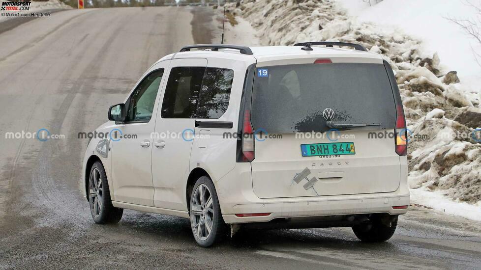 VW Caddy Plug-in-Hybrid als Erlkönig erwischt