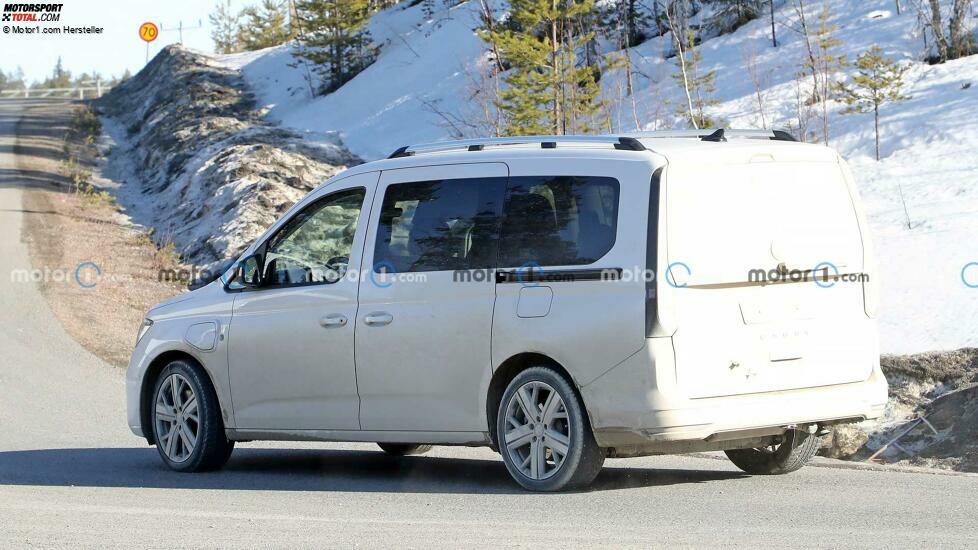 VW Caddy Plug-in-Hybrid als Erlkönig erwischt