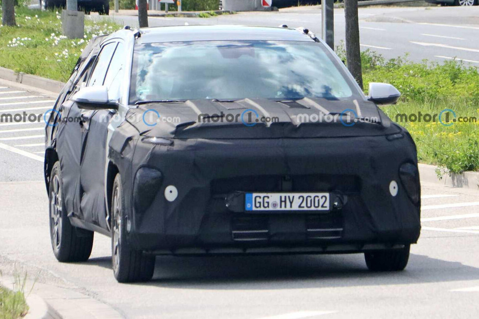 Ein Prototyp der nächsten Generation des Hyundai Kona wurde vor kurzem erwischt, wobei einige Bilder den Innenraum zeigen.