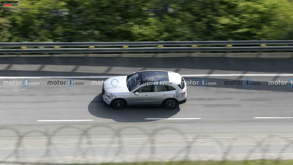 2023 Mercedes GLC mit minimalem Tarnfoto