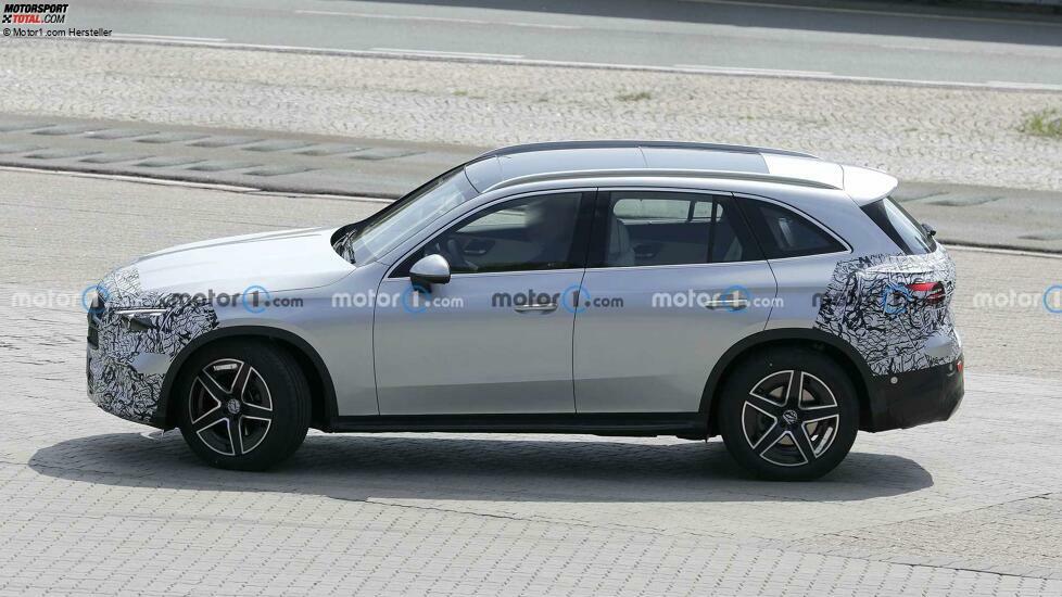 2023 Mercedes GLC mit minimalem Tarnfoto