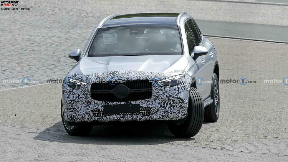 2023 Mercedes GLC mit minimalem Tarnfoto