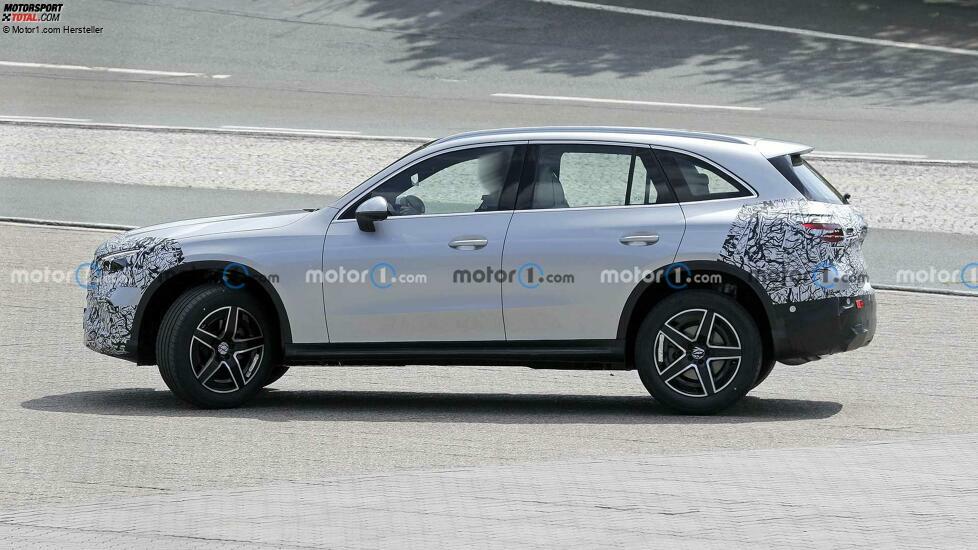 2023 Mercedes GLC mit minimalem Tarnfoto