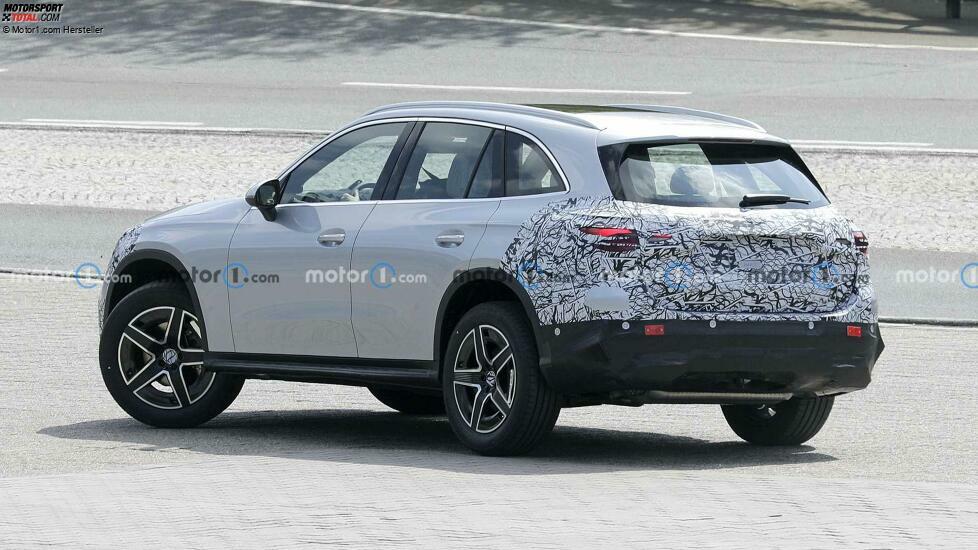 2023 Mercedes GLC mit minimalem Tarnfoto