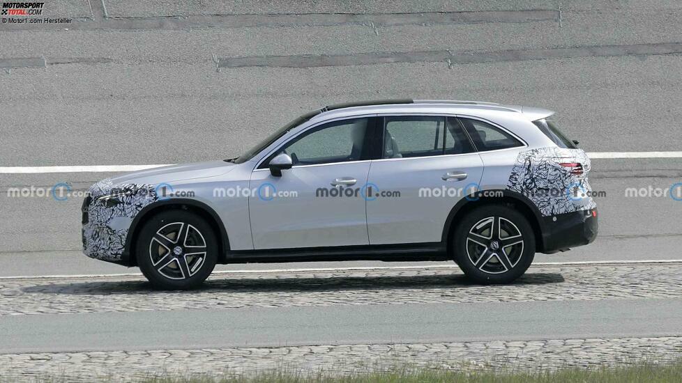 2023 Mercedes GLC mit minimalem Tarnfoto