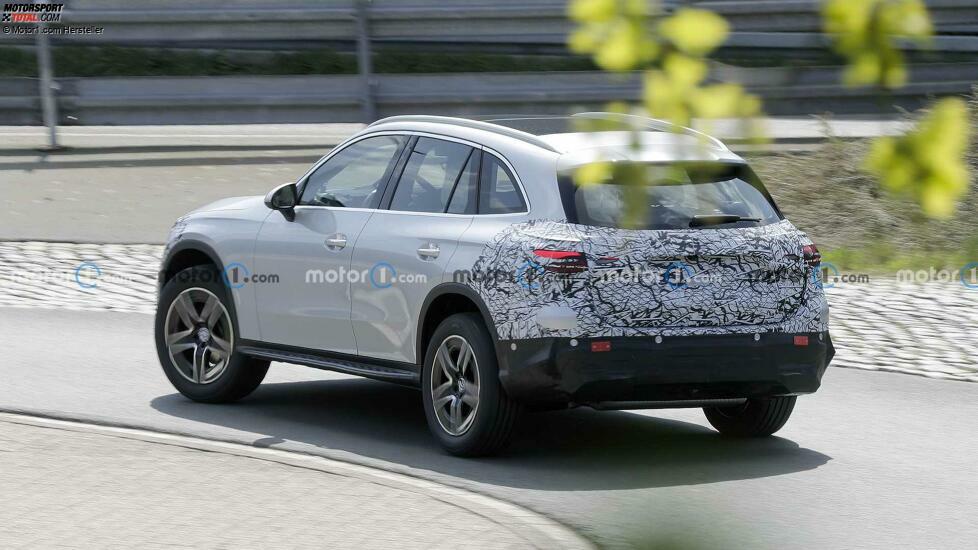 2023 Mercedes GLC mit minimalem Tarnfoto