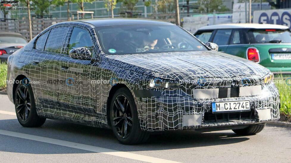 BMW i5 (2023) auf neuen Erlkönigbildern (Mai 2022)