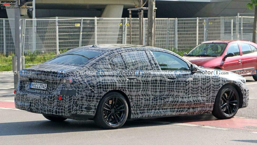 BMW i5 (2023) auf neuen Erlkönigbildern (Mai 2022)