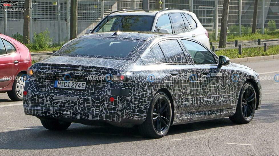 BMW i5 (2023) auf neuen Erlkönigbildern (Mai 2022)