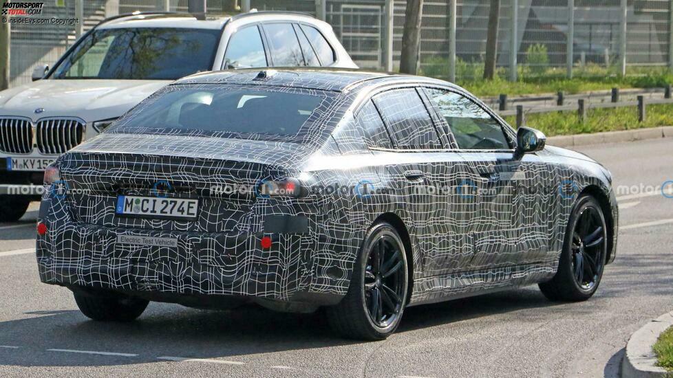 BMW i5 (2023) auf neuen Erlkönigbildern (Mai 2022)