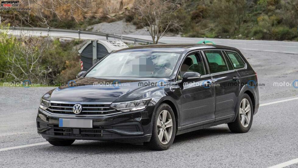 VW Passat Variant PHEV (2023) als Erlkönig