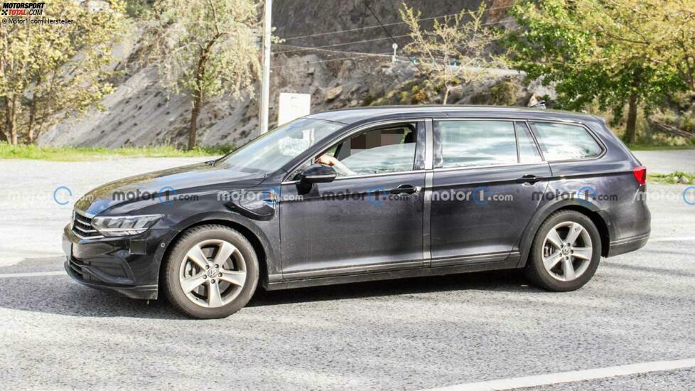 VW Passat Variant PHEV (2023) als Erlkönig