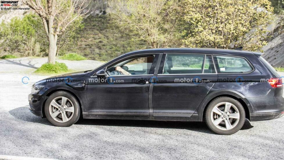 VW Passat Variant PHEV (2023) als Erlkönig