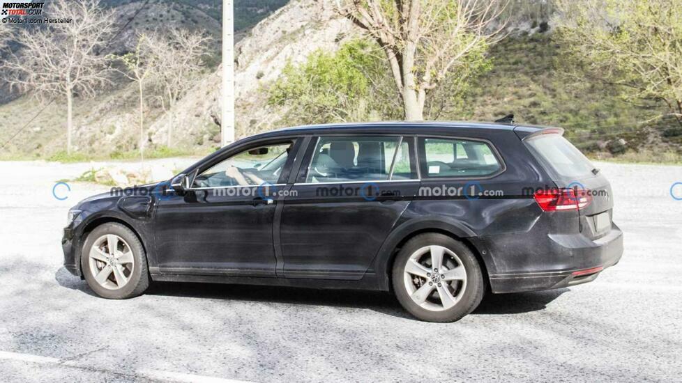 VW Passat Variant PHEV (2023) als Erlkönig