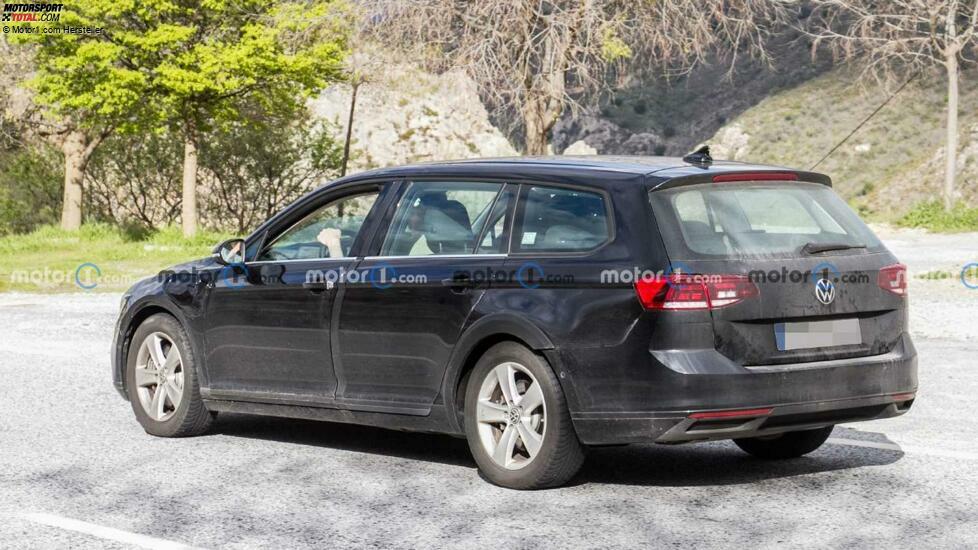 VW Passat Variant PHEV (2023) als Erlkönig