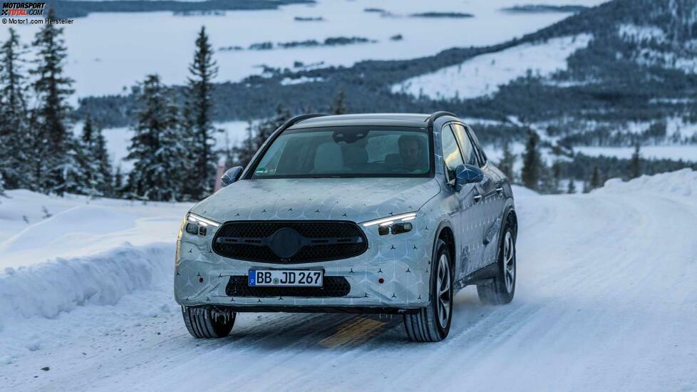 Mercedes GLC (2022) als Prototyp bei der Wintererprobung