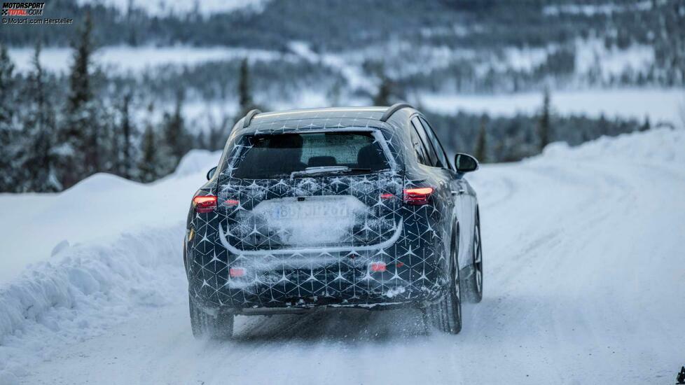 Mercedes GLC (2022) als Prototyp bei der Wintererprobung