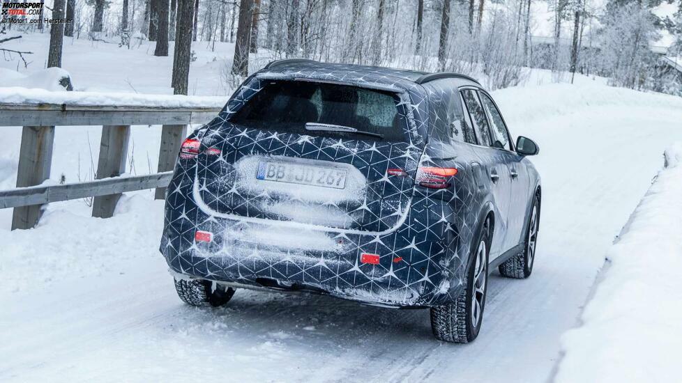 Mercedes GLC (2022) als Prototyp bei der Wintererprobung