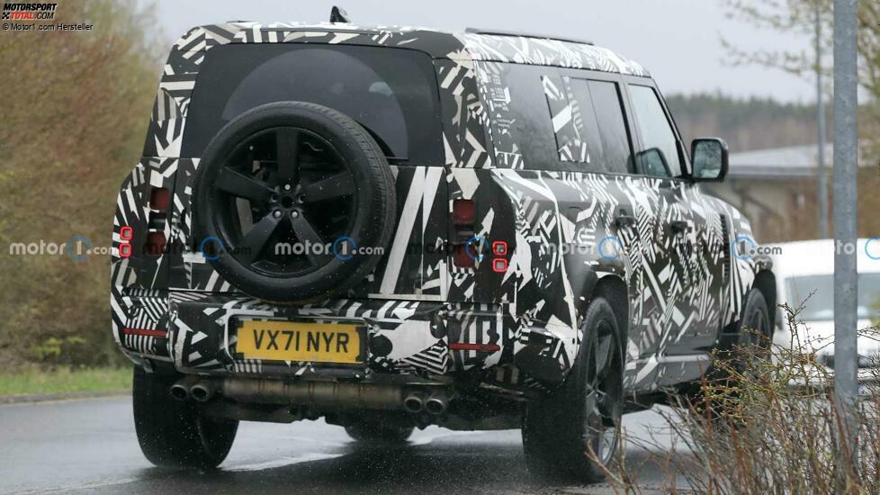 Land Rover Defender 130 (2023) als Erlkönig auf dem Nürburgring