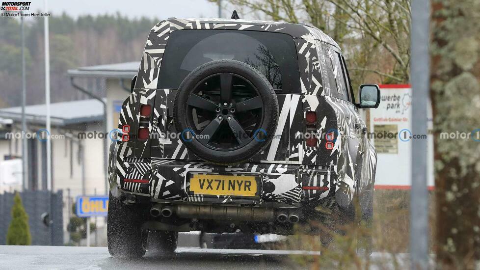 Land Rover Defender 130 (2023) als Erlkönig auf dem Nürburgring
