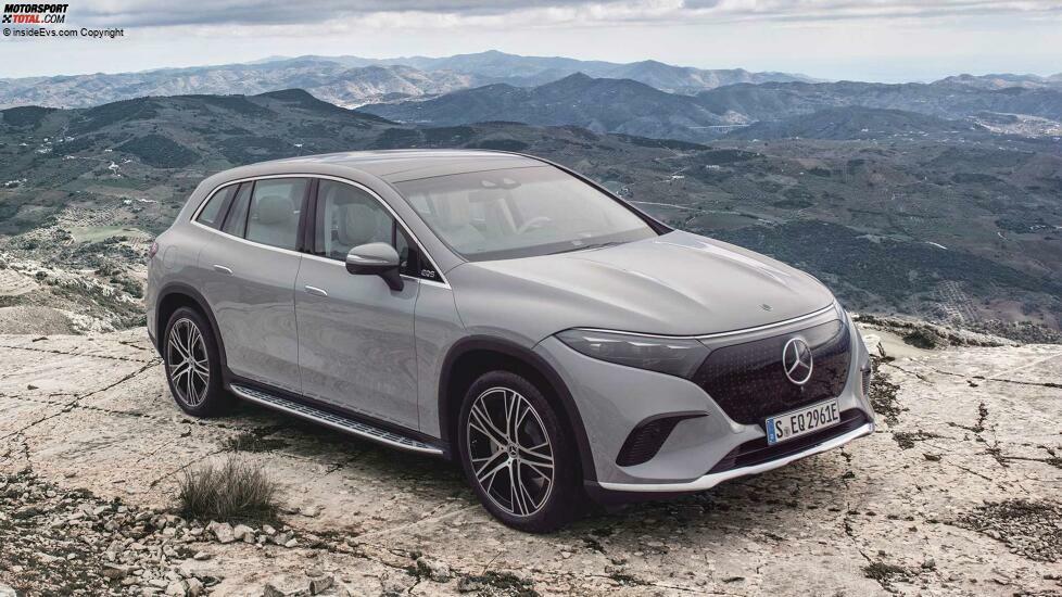 Mercedes EQS SUV in Alpingrau (2022)