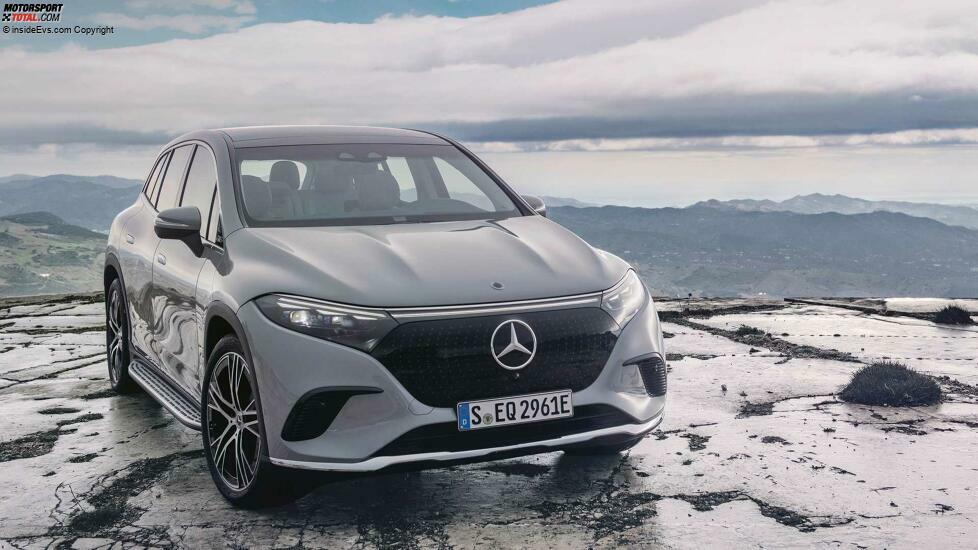 Mercedes EQS SUV in Alpingrau (2022)
