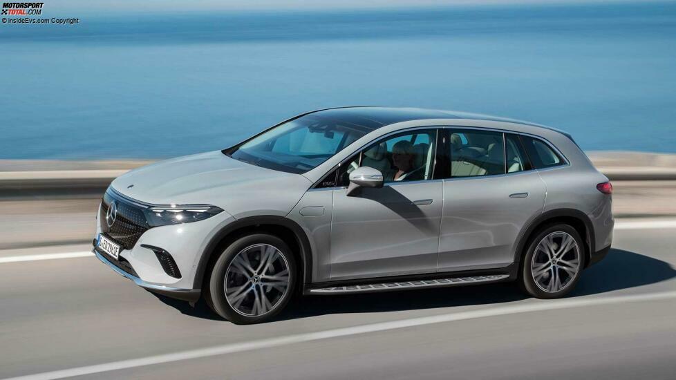 Mercedes EQS SUV in Alpingrau (2023)